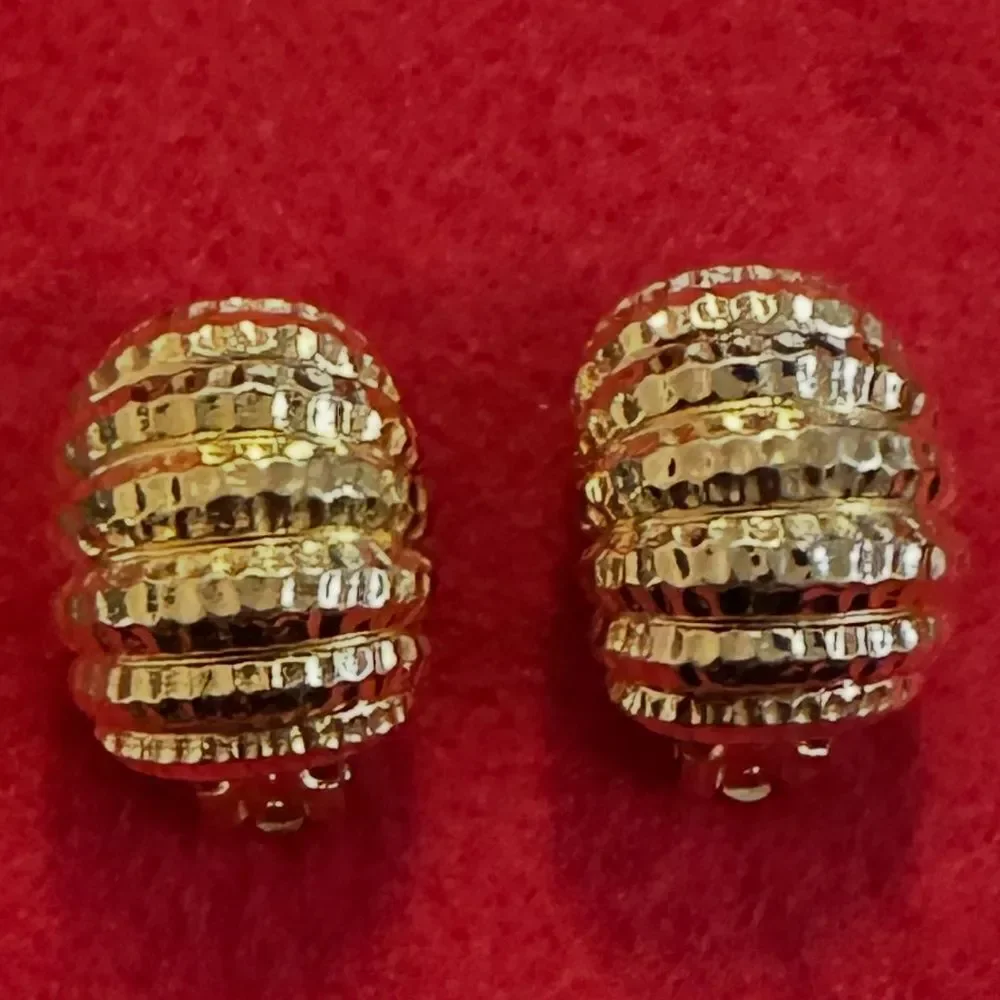 Joan Rivers Vintage Signed Gold Dome Statement Clip Earrings